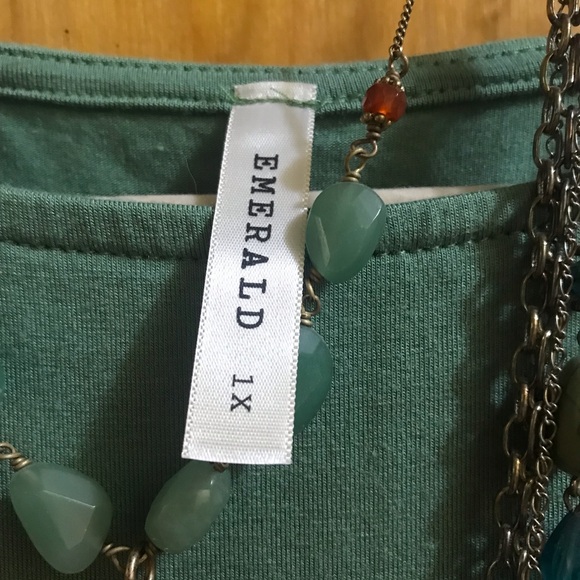NEW Sage Green Chiffon Print Sleeves Tee 1X EMERALD - Picture 3 of 10